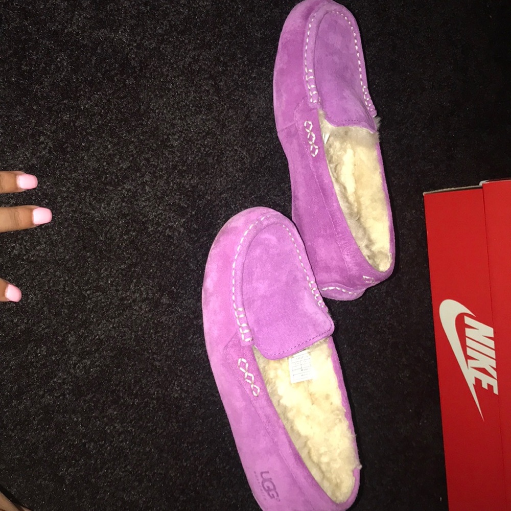 UGGS - Picture 2 of 3